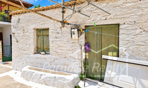 Πέτρινη κατοικία στο Μεγανήσι με κωδ 1322